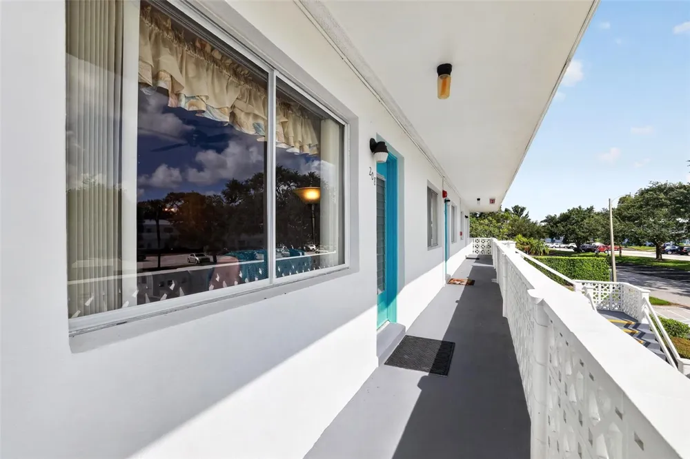 8320 112TH STREET #208 Seminole, FL 33772