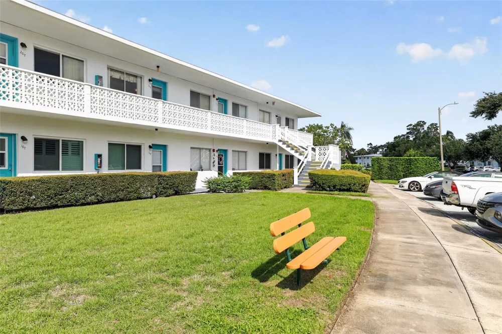 8320 112TH STREET #208 Seminole, FL 33772