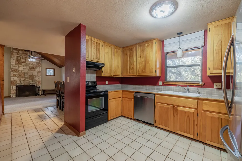 140 Mountain Loop Drive Johnson City, TX 78636