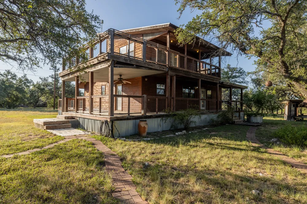140 Mountain Loop Drive Johnson City, TX 78636