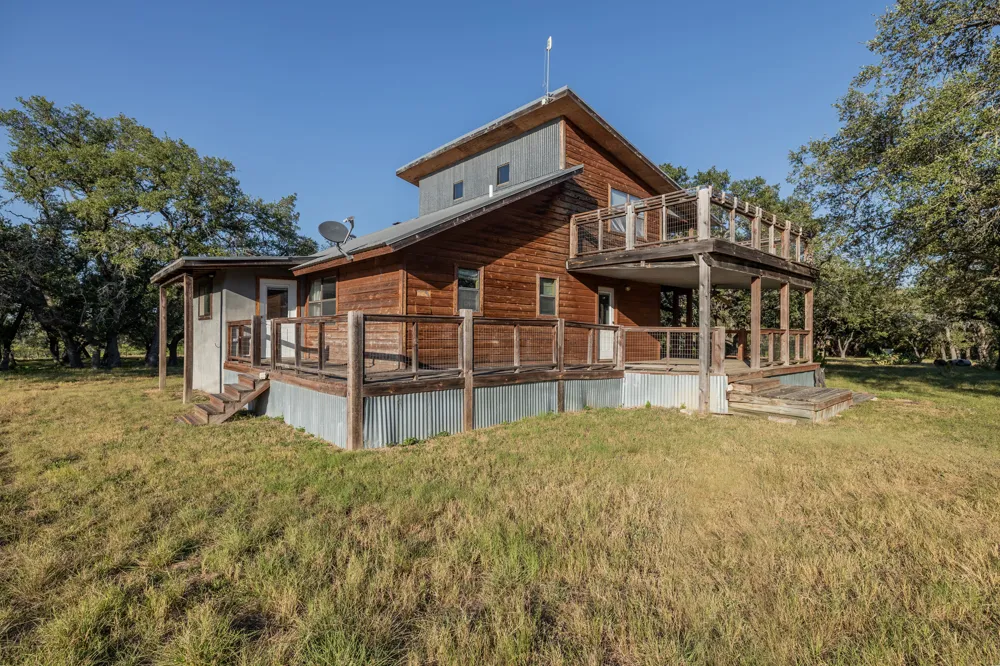 140 Mountain Loop Drive Johnson City, TX 78636