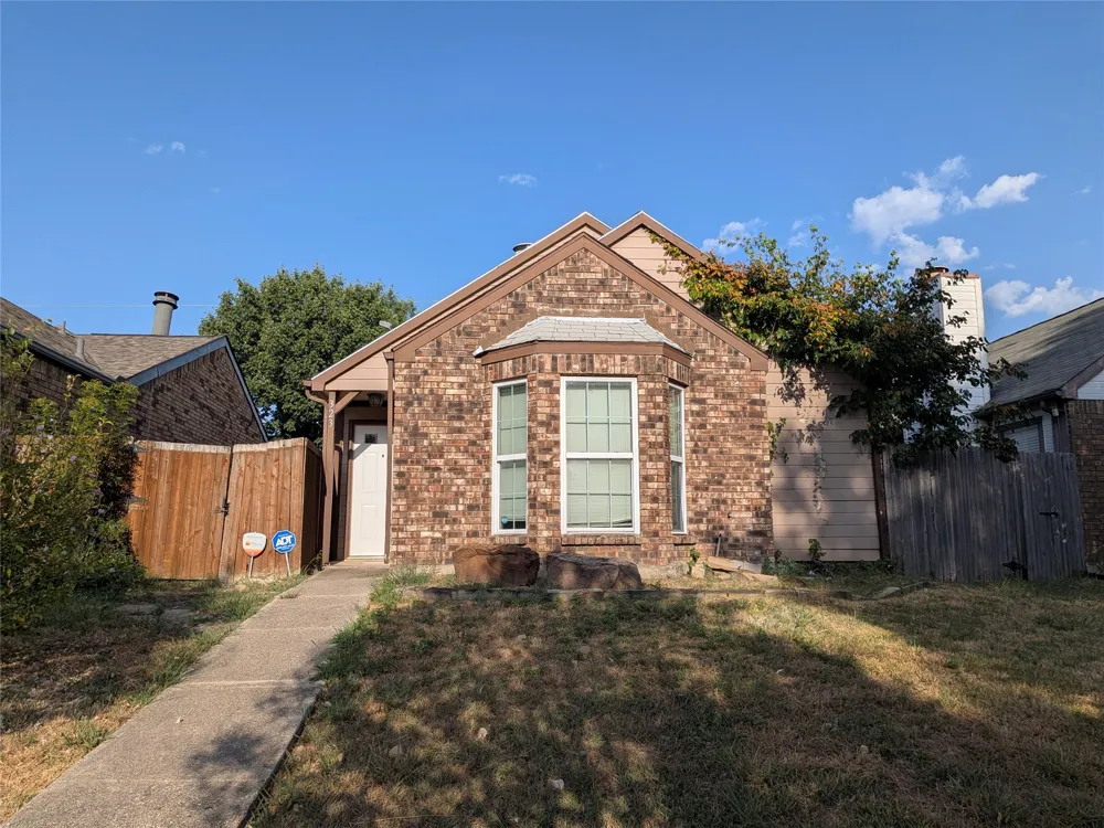 323 Teakwood Lane Lewisville, TX 75067