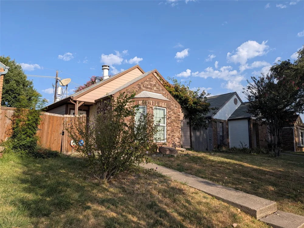 323 Teakwood Lane Lewisville, TX 75067