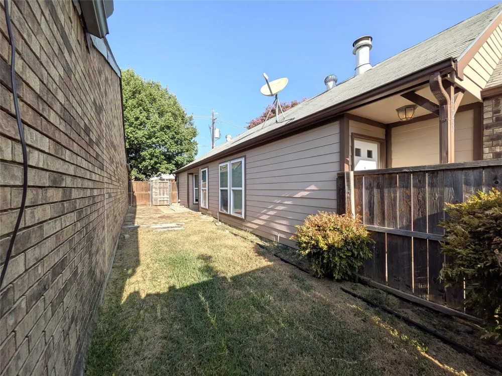 323 Teakwood Lane Lewisville, TX 75067