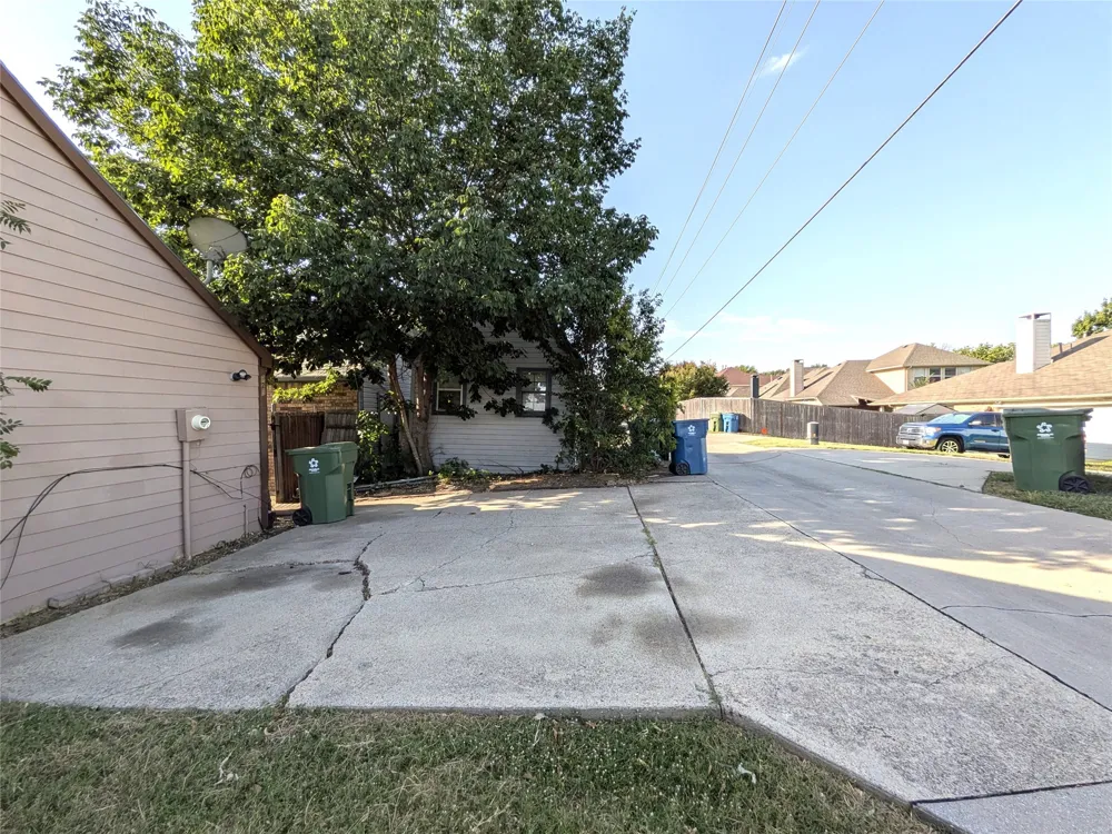 323 Teakwood Lane Lewisville, TX 75067