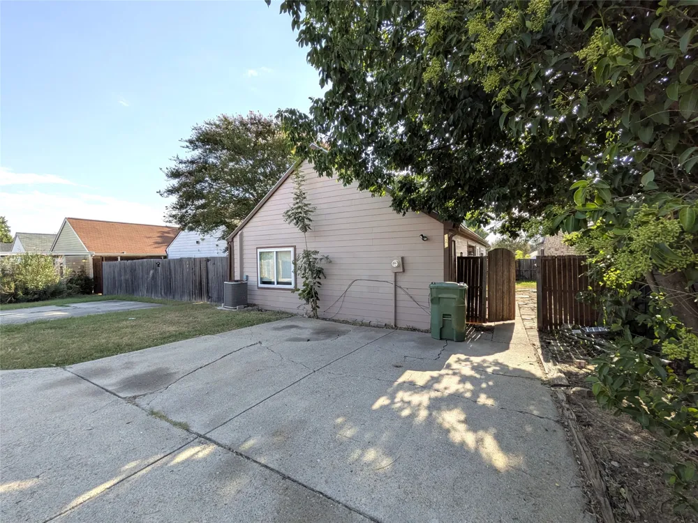 323 Teakwood Lane Lewisville, TX 75067