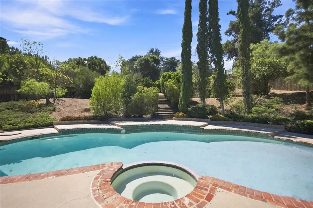 1075 Calle Las Trancas Thousand Oaks, CA 91360