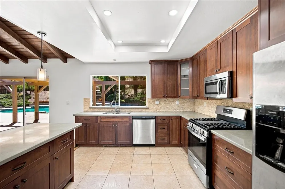 1075 Calle Las Trancas Thousand Oaks, CA 91360