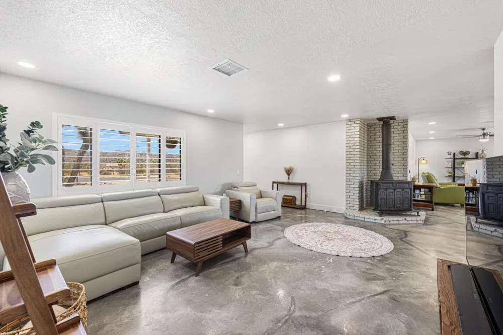 6829 Palisade Way Yucca Valley, CA 92284