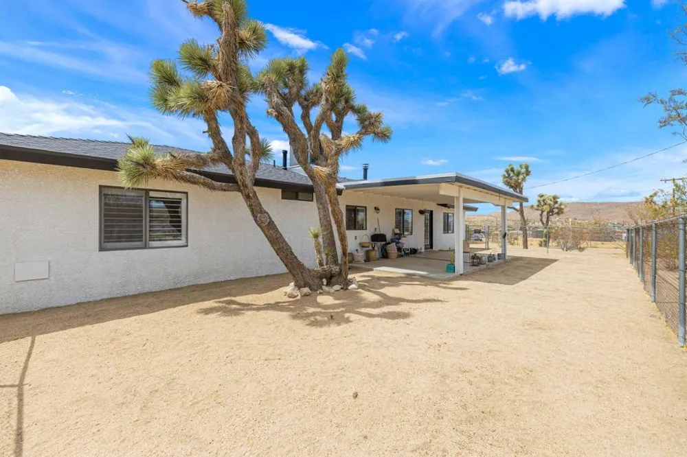6829 Palisade Way Yucca Valley, CA 92284