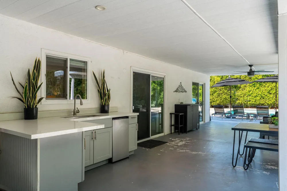 3772 E Camino Parocela Palm Springs, CA 92264