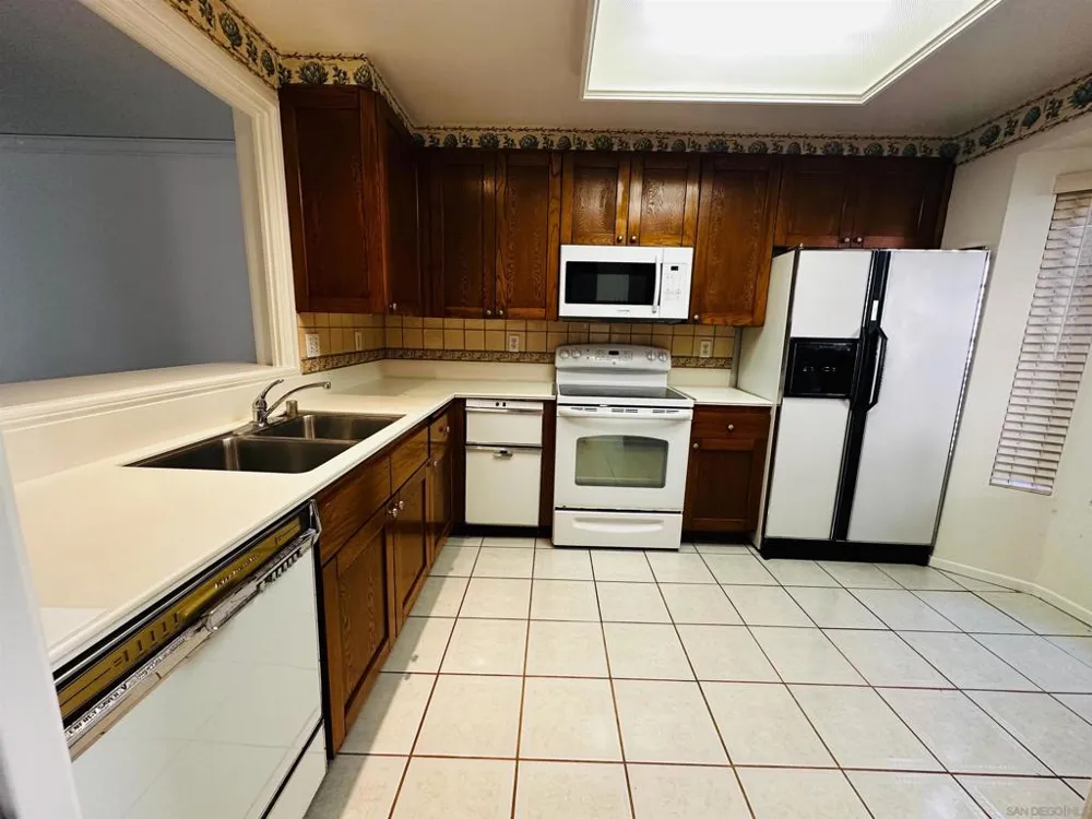 8870 Villa La Jolla Drive #213 San Diego, CA 92037
