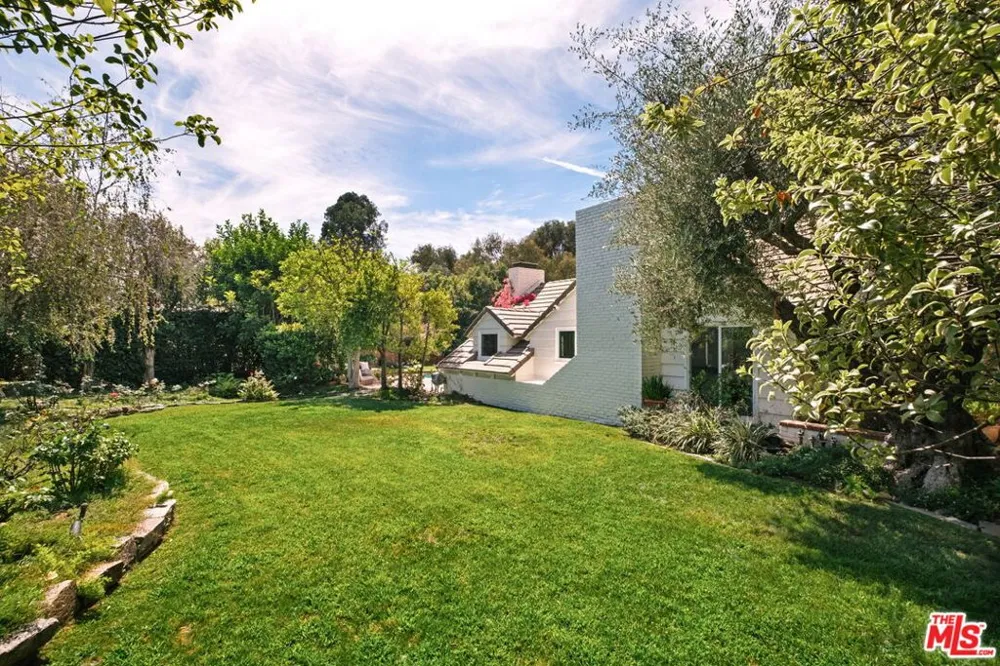 251 Layton Drive Los Angeles, CA 90049