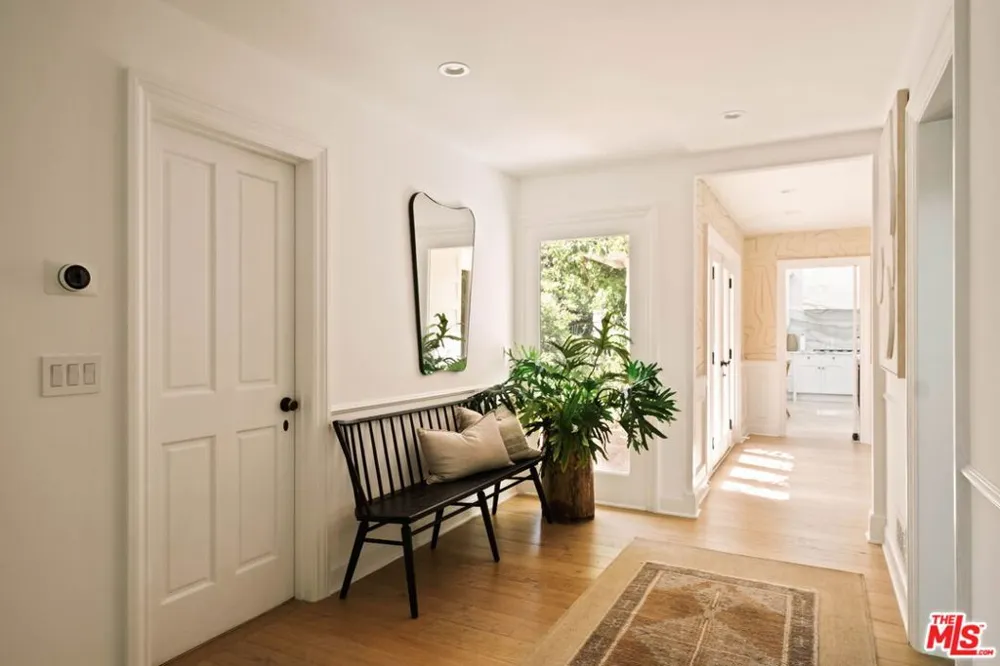 251 Layton Drive Los Angeles, CA 90049