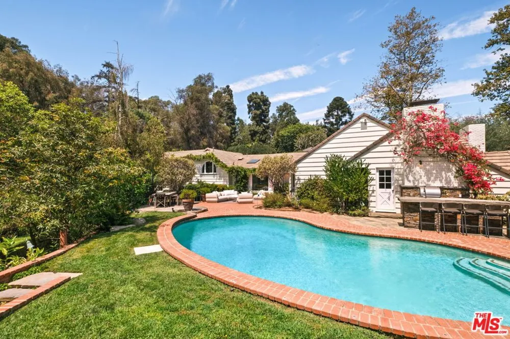 251 Layton Drive Los Angeles, CA 90049