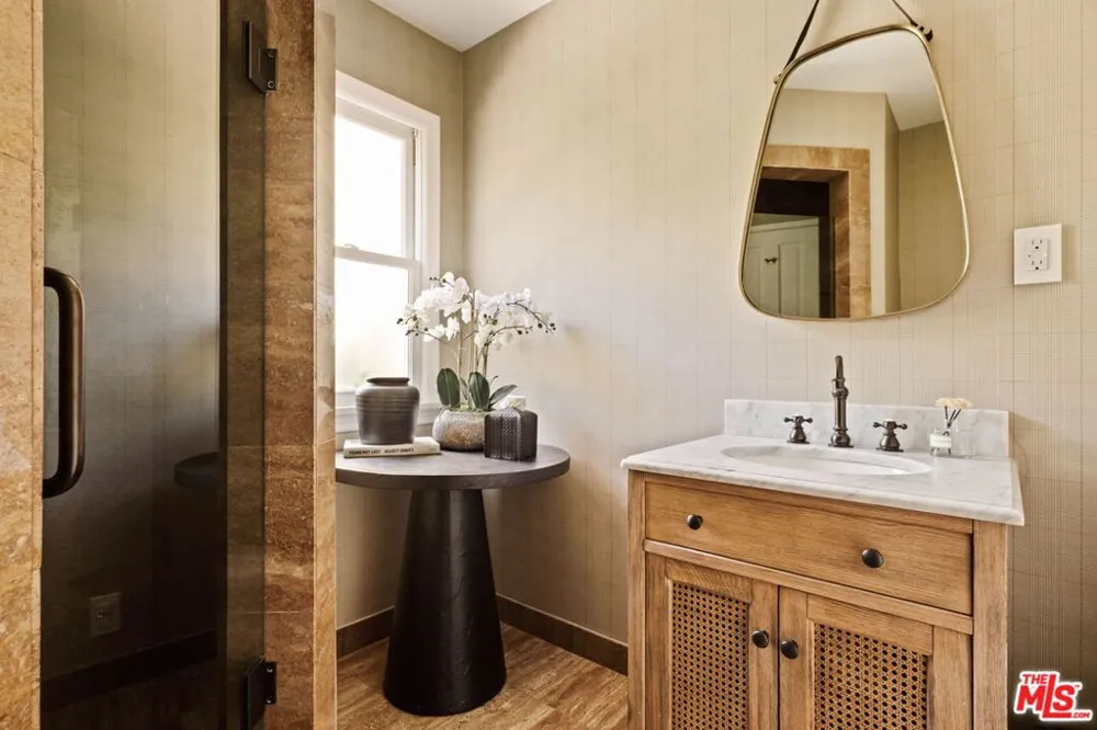 251 Layton Drive Los Angeles, CA 90049