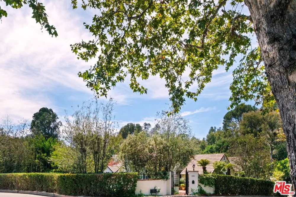 251 Layton Drive Los Angeles, CA 90049
