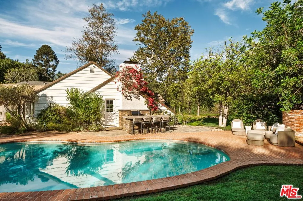 251 Layton Drive Los Angeles, CA 90049