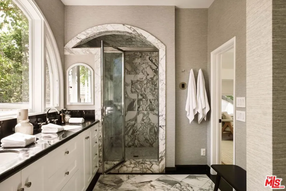 251 Layton Drive Los Angeles, CA 90049