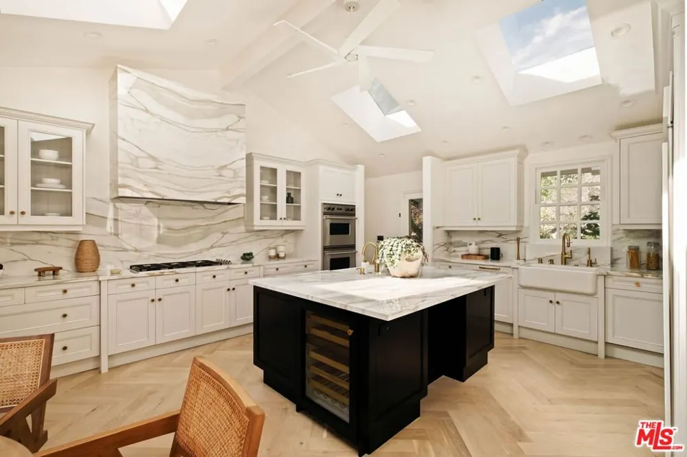 251 Layton Drive Los Angeles, CA 90049