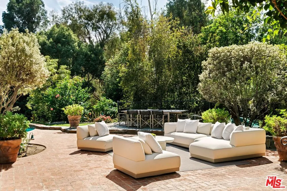 251 Layton Drive Los Angeles, CA 90049