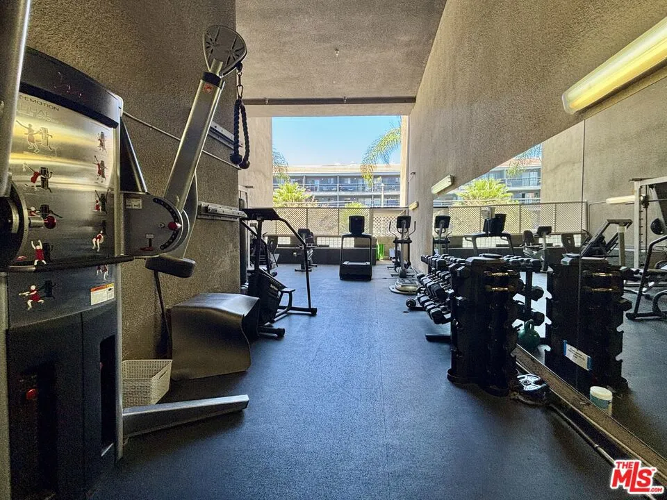 1348 Sierra Bonita Avenue Los Angeles, CA 90046
