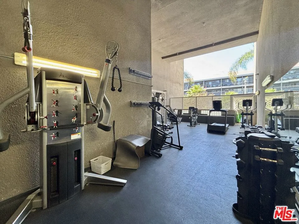 1348 Sierra Bonita Avenue Los Angeles, CA 90046