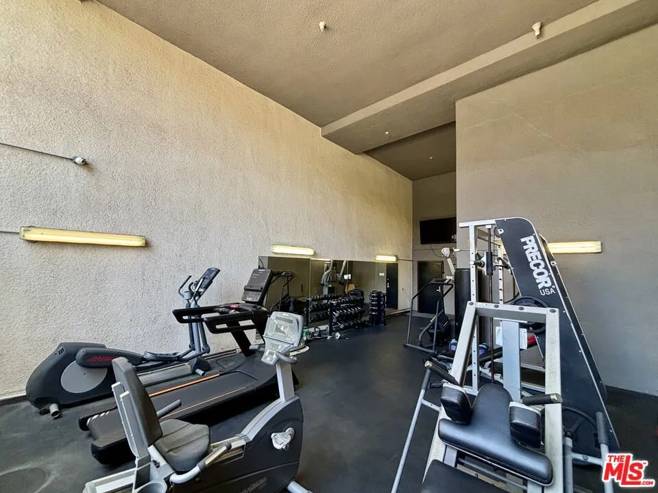 1348 Sierra Bonita Avenue Los Angeles, CA 90046