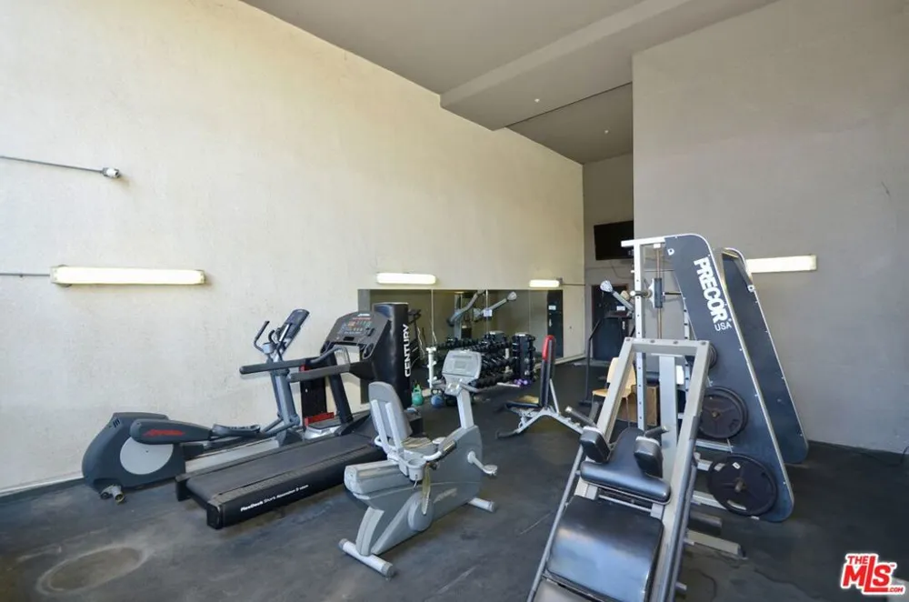 1348 Sierra Bonita Avenue Los Angeles, CA 90046