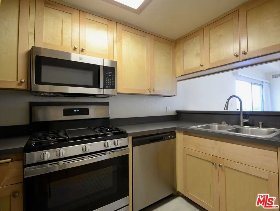 1348 Sierra Bonita Avenue Los Angeles, CA 90046
