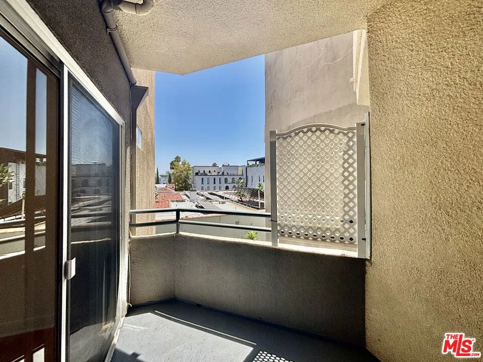 1348 Sierra Bonita Avenue Los Angeles, CA 90046