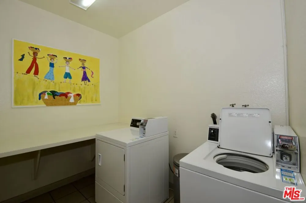1348 Sierra Bonita Avenue Los Angeles, CA 90046