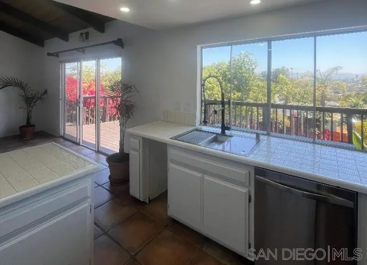 624 Schafer Place Escondido, CA 92025