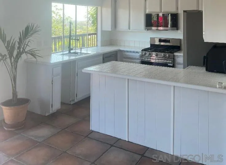 624 Schafer Place Escondido, CA 92025