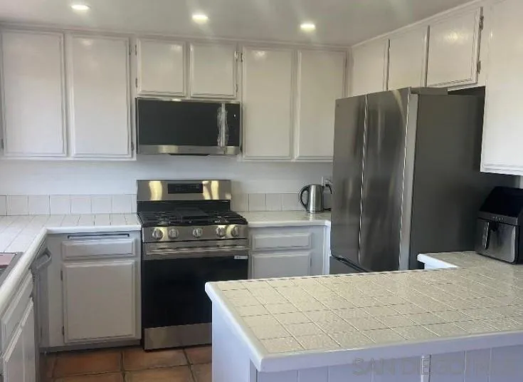 624 Schafer Place Escondido, CA 92025