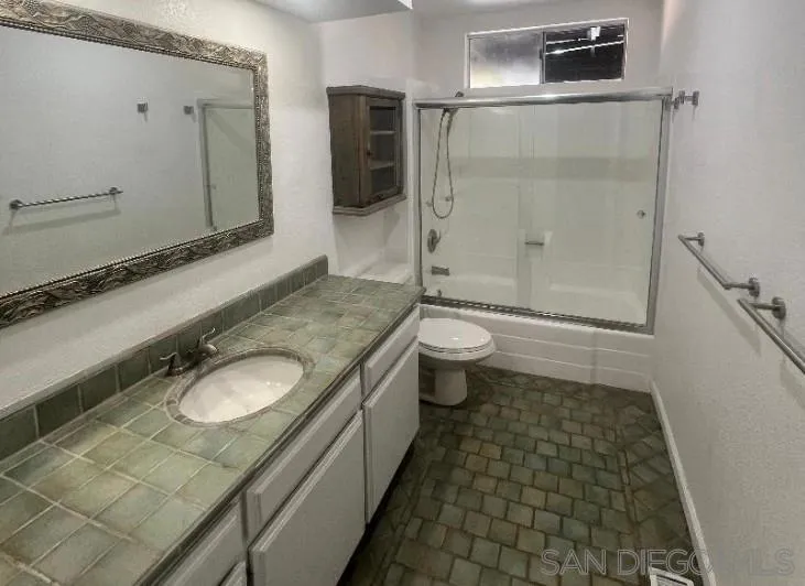 624 Schafer Place Escondido, CA 92025