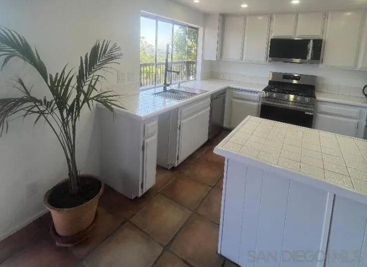 624 Schafer Place Escondido, CA 92025