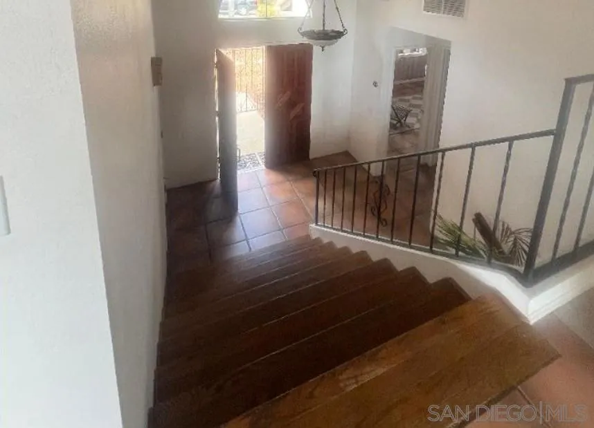 624 Schafer Place Escondido, CA 92025