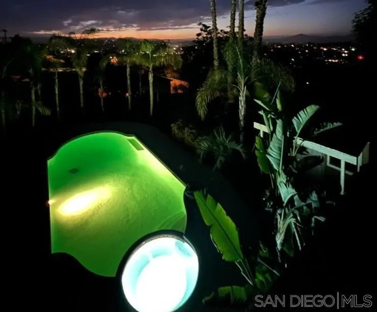 624 Schafer Place Escondido, CA 92025