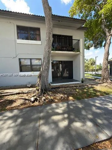 7235 NW 179th St #101 Hialeah, FL 33015