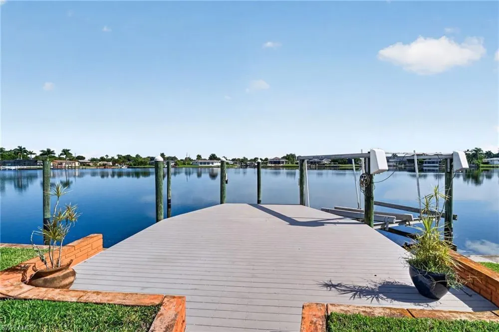 1802 Lakeview Boulevard North Fort Myers, FL 33903