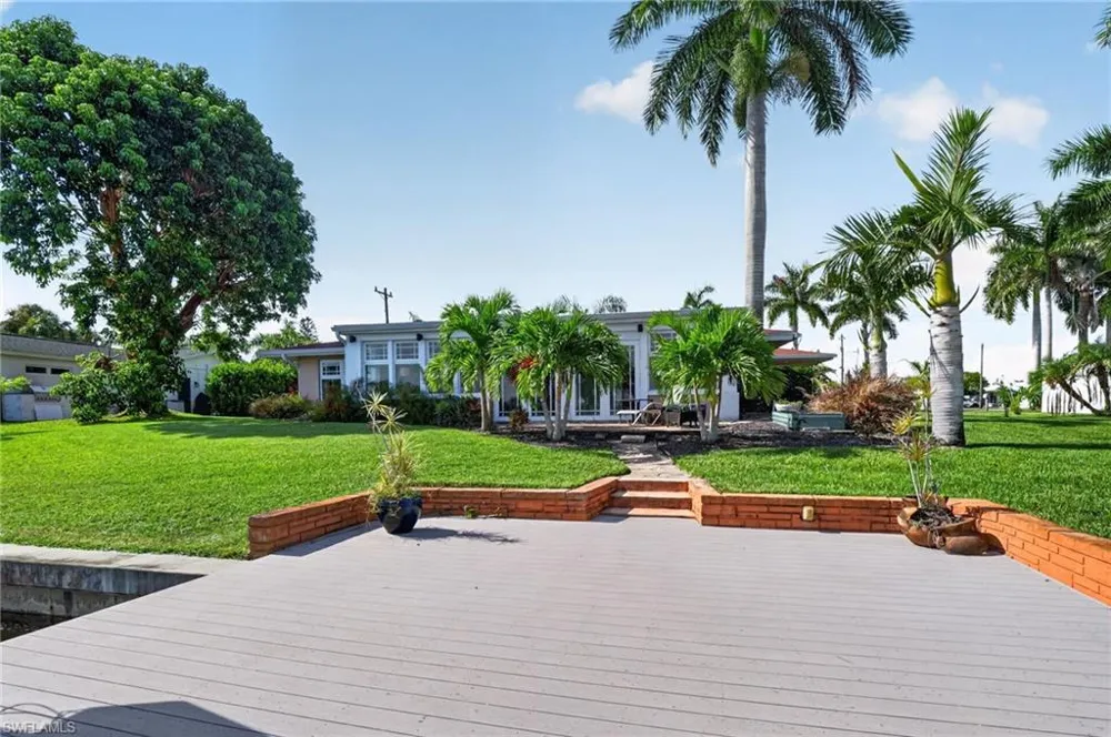 1802 Lakeview Boulevard North Fort Myers, FL 33903