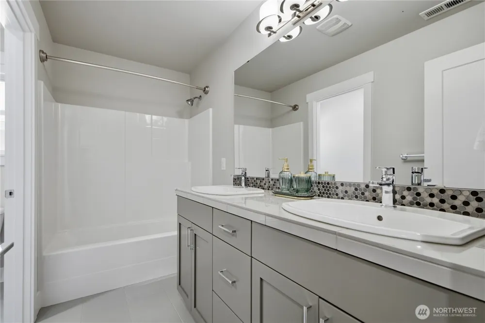 20360 132nd Avenue NE Woodinville, WA 98072