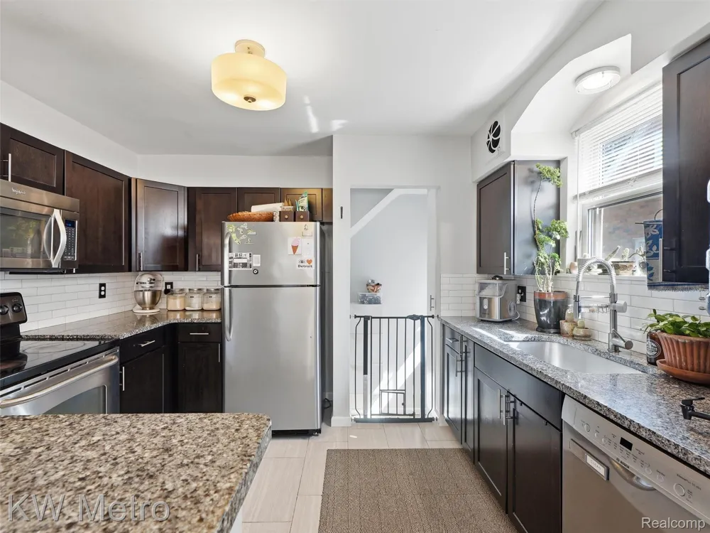 2048 Anita Avenue Grosse Pointe Woods City, MI 48236