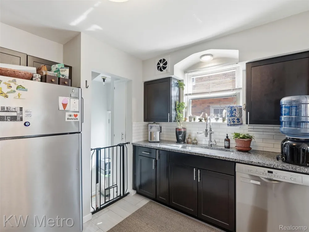 2048 Anita Avenue Grosse Pointe Woods City, MI 48236