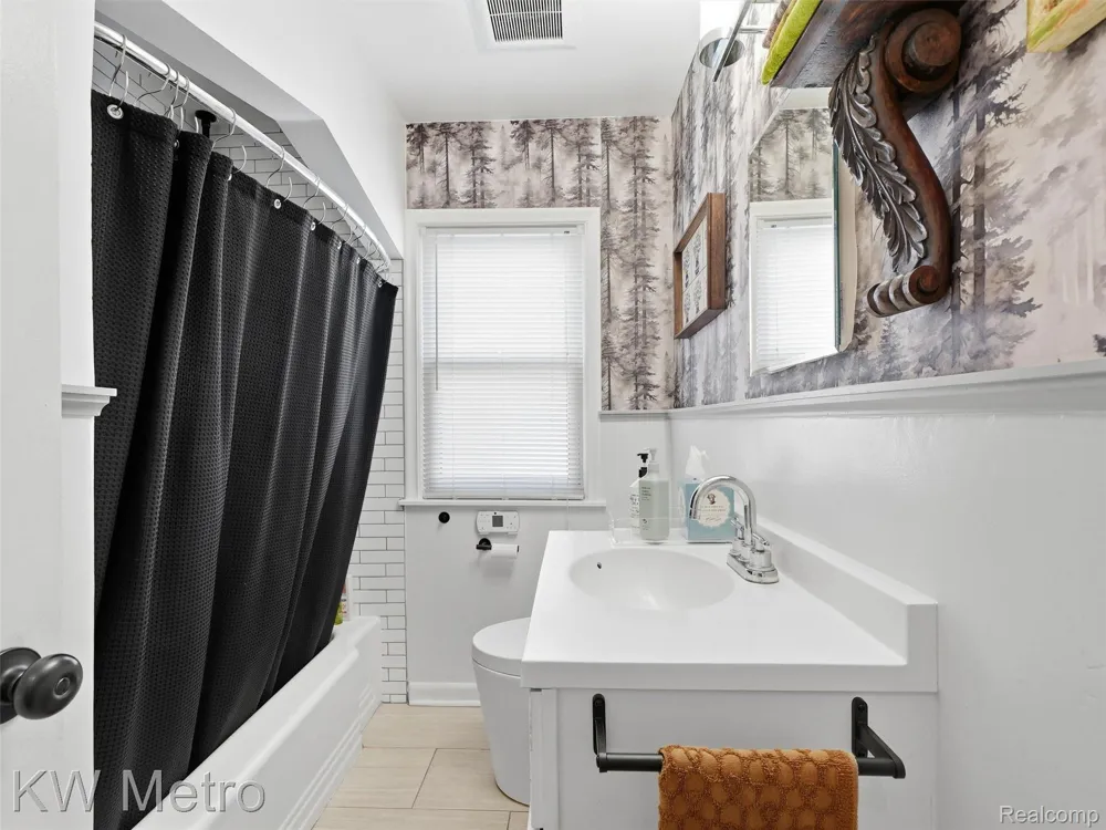 2048 Anita Avenue Grosse Pointe Woods City, MI 48236