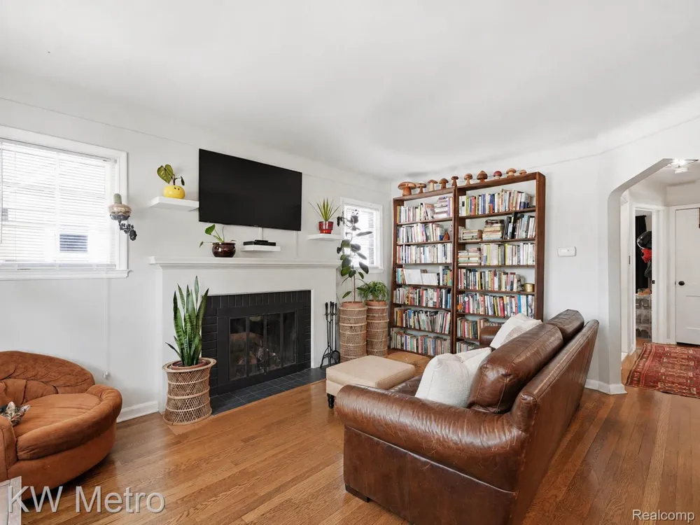 2048 Anita Avenue Grosse Pointe Woods City, MI 48236