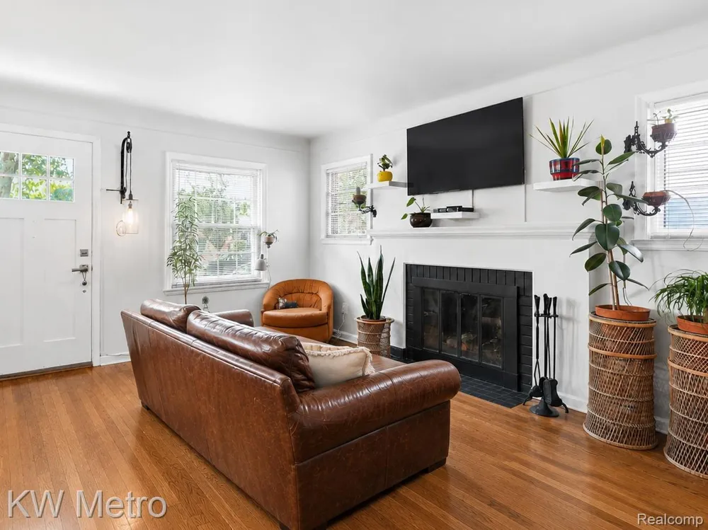 2048 Anita Avenue Grosse Pointe Woods City, MI 48236