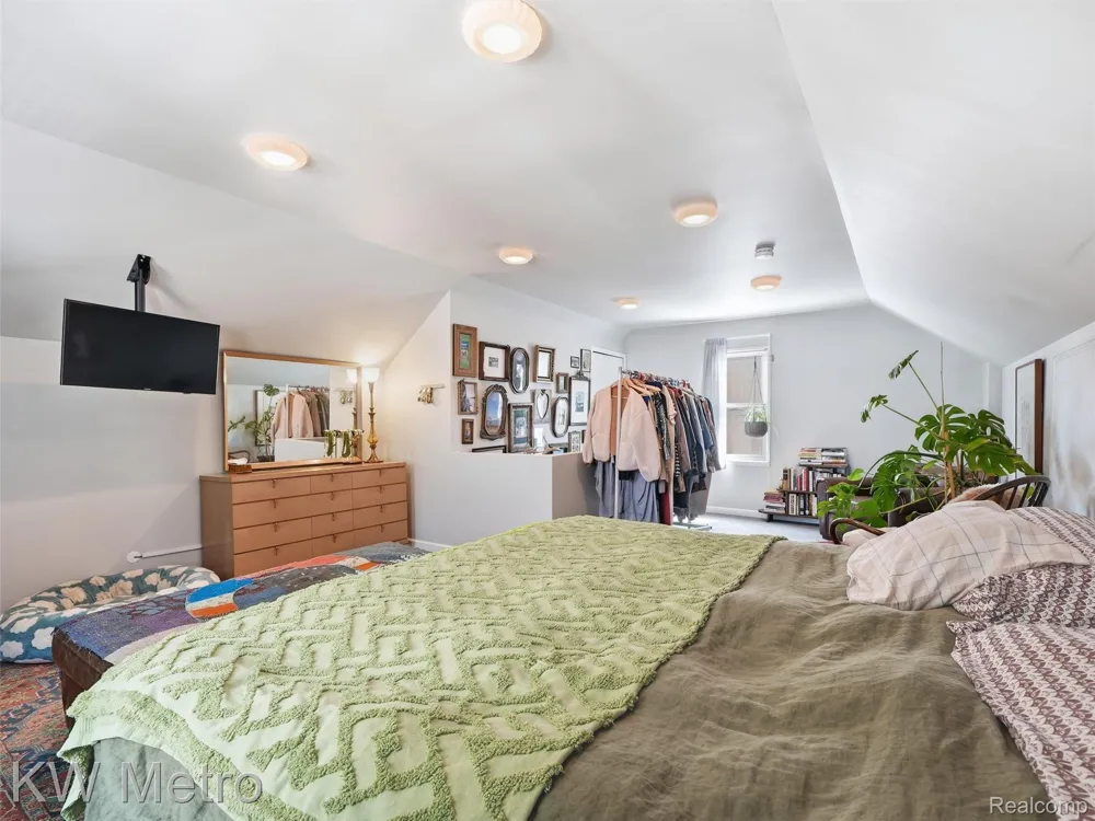 2048 Anita Avenue Grosse Pointe Woods City, MI 48236