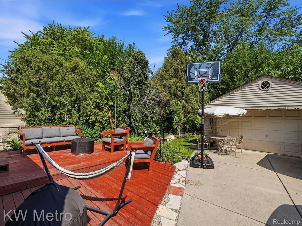 2048 Anita Avenue Grosse Pointe Woods City, MI 48236